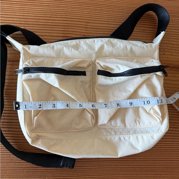 Baggu Cream Crossbody Bag - Picture 8 of 8